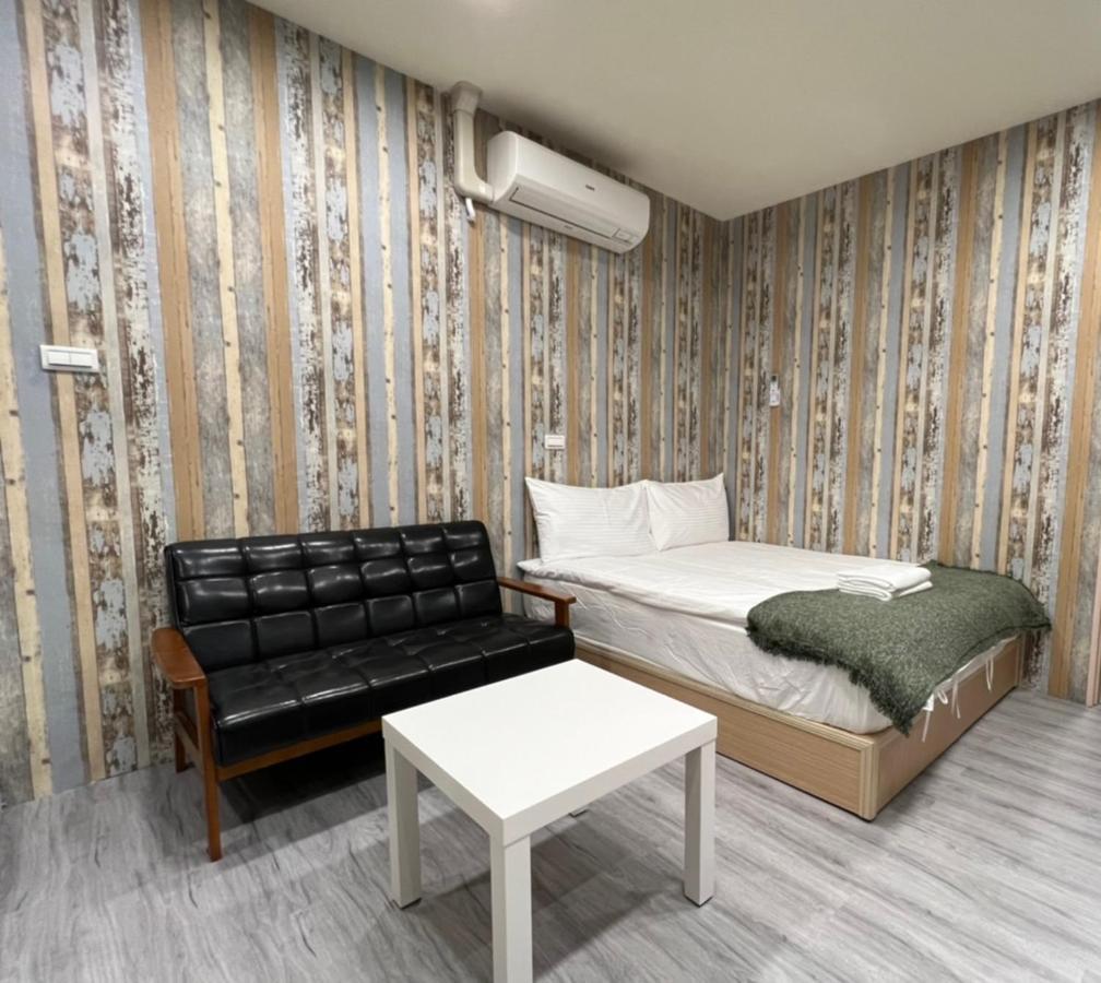 Reise Guesthouse 喜遊旅宿 ゲストハウス 旅マニア Tainan Esterno foto